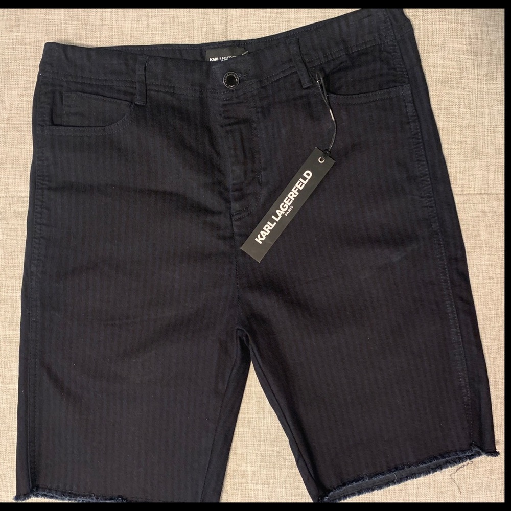 NWT Karl Lagerfeld Mens Raw Hem Reg. Fit Pinstripe Shorts Dark Blue Size 32
